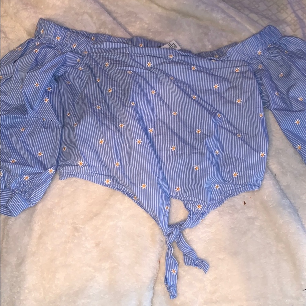 3 FASHION TOPS🥰 - Picture 3 of 6